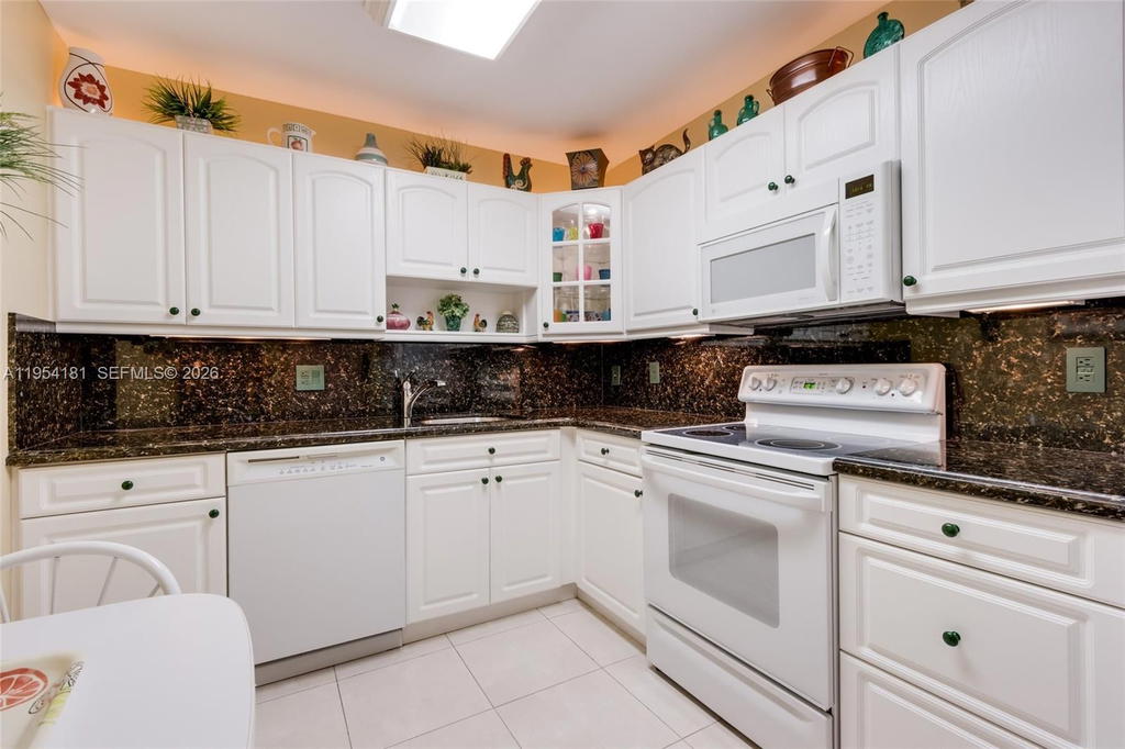 Real estate property located at 2500 PARKVIEW DR #2315, Broward, Olympus Condo, Hallandale Beach, FL