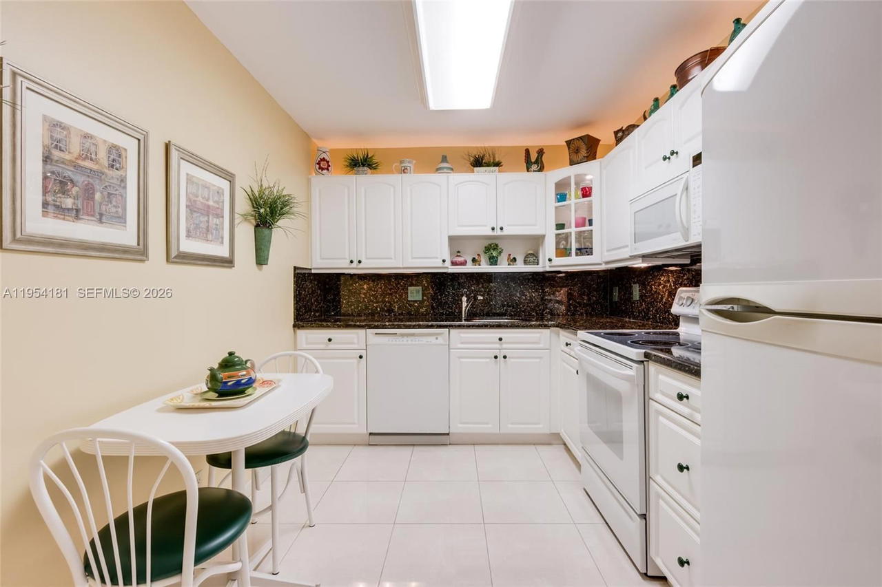 Real estate property located at 2500 PARKVIEW DR #2315, Broward, Olympus Condo, Hallandale Beach, FL