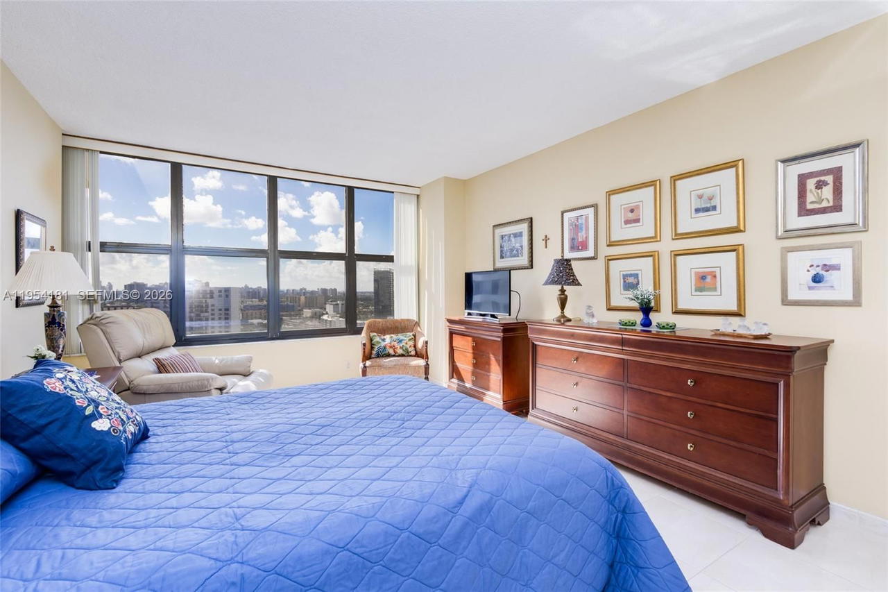 Real estate property located at 2500 PARKVIEW DR #2315, Broward, Olympus Condo, Hallandale Beach, FL