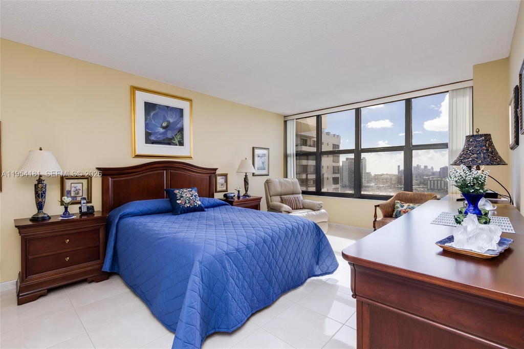 Real estate property located at 2500 PARKVIEW DR #2315, Broward, Olympus Condo, Hallandale Beach, FL