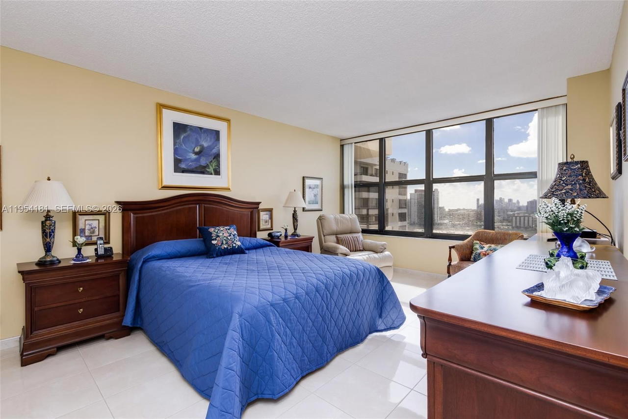 Real estate property located at 2500 PARKVIEW DR #2315, Broward, Olympus Condo, Hallandale Beach, FL