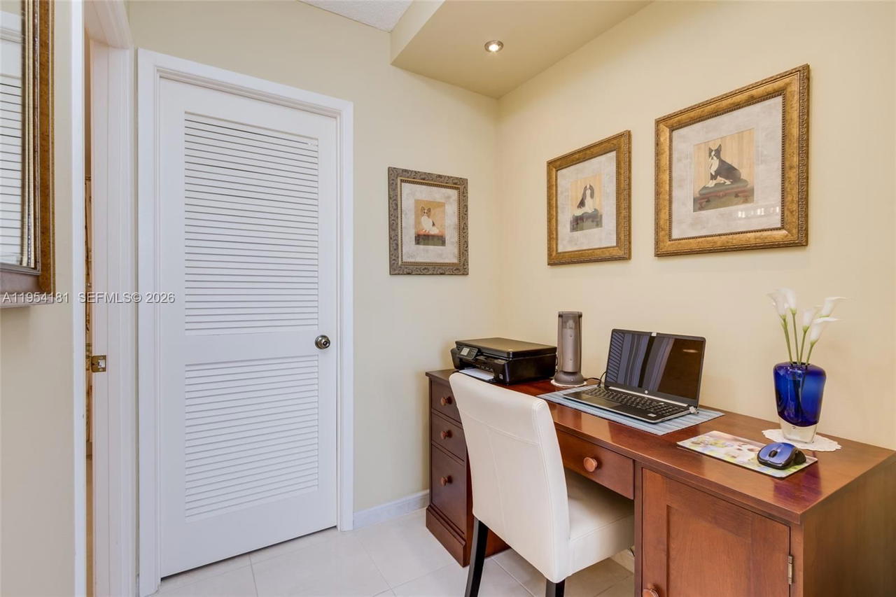 Real estate property located at 2500 PARKVIEW DR #2315, Broward, Olympus Condo, Hallandale Beach, FL