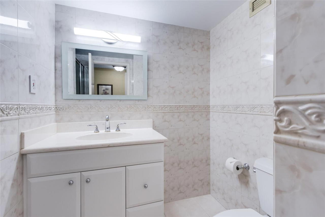 Real estate property located at 2500 PARKVIEW DR #2315, Broward, Olympus Condo, Hallandale Beach, FL