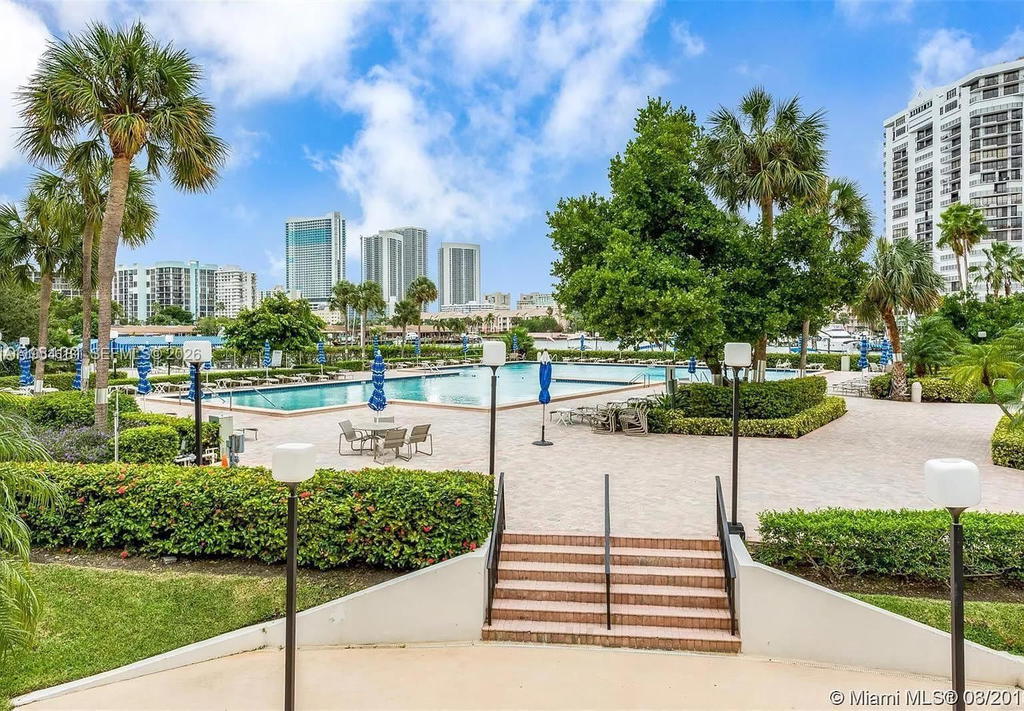 Real estate property located at 2500 PARKVIEW DR #2315, Broward, Olympus Condo, Hallandale Beach, FL