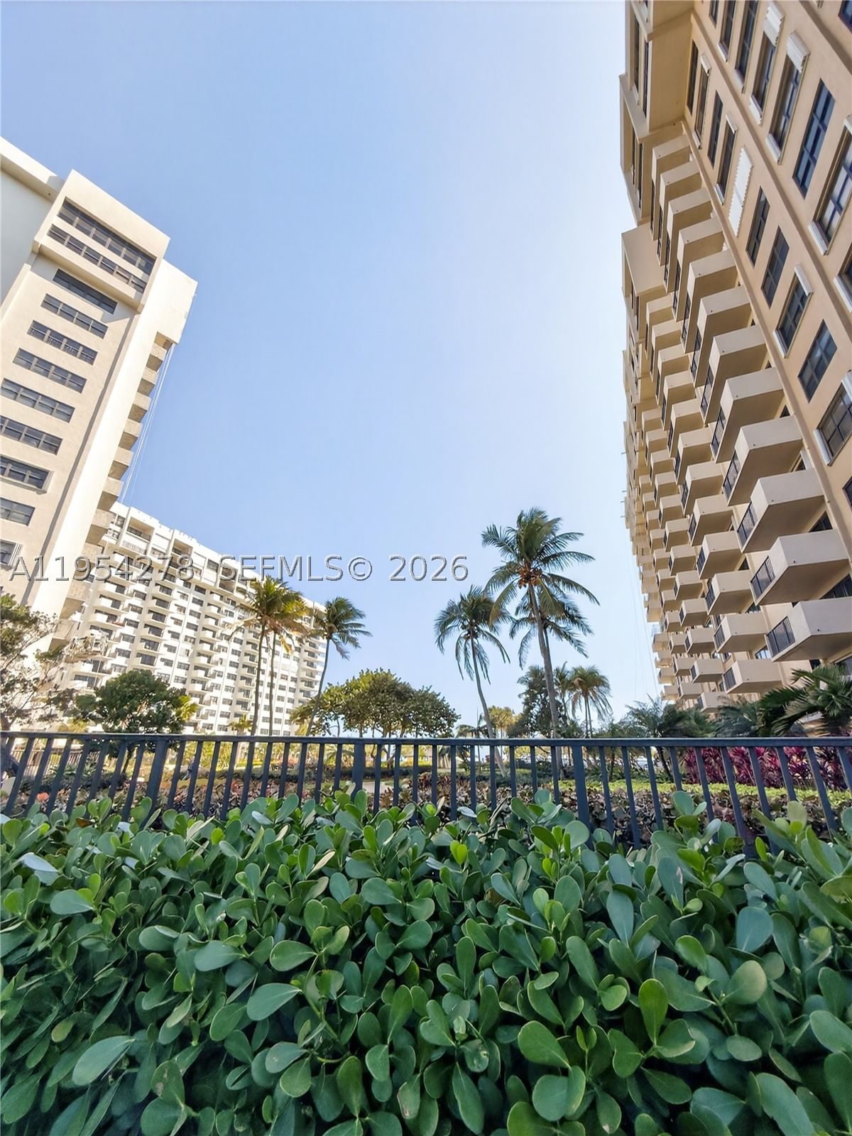 Real estate property located at 5000 Ocean Blvd #1006, Broward, Sea Ranch Club B Condo, Lauderdale By The Sea, FL