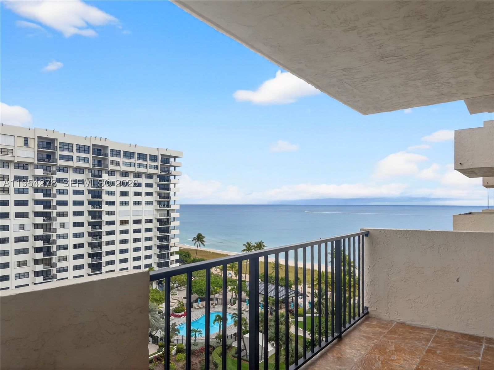 Real estate property located at 5000 Ocean Blvd #1006, Broward, Sea Ranch Club B Condo, Lauderdale By The Sea, FL