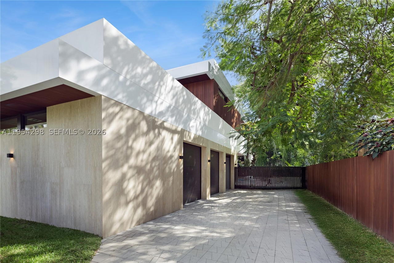 Real estate property located at 3210 Coacoochee St, Miami-dade, Sunshine Fruits Co, Miami, FL