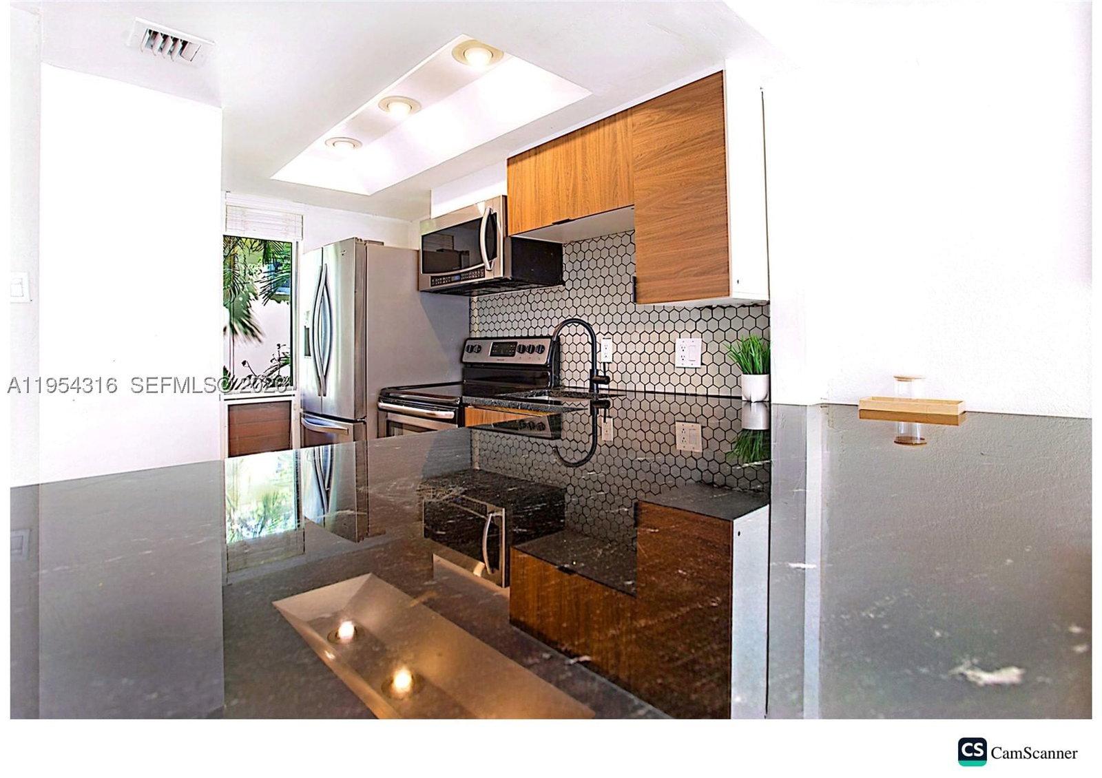 Real estate property located at 1531 15th St #5, Broward, Quarterdeck Condo, Fort Lauderdale, FL