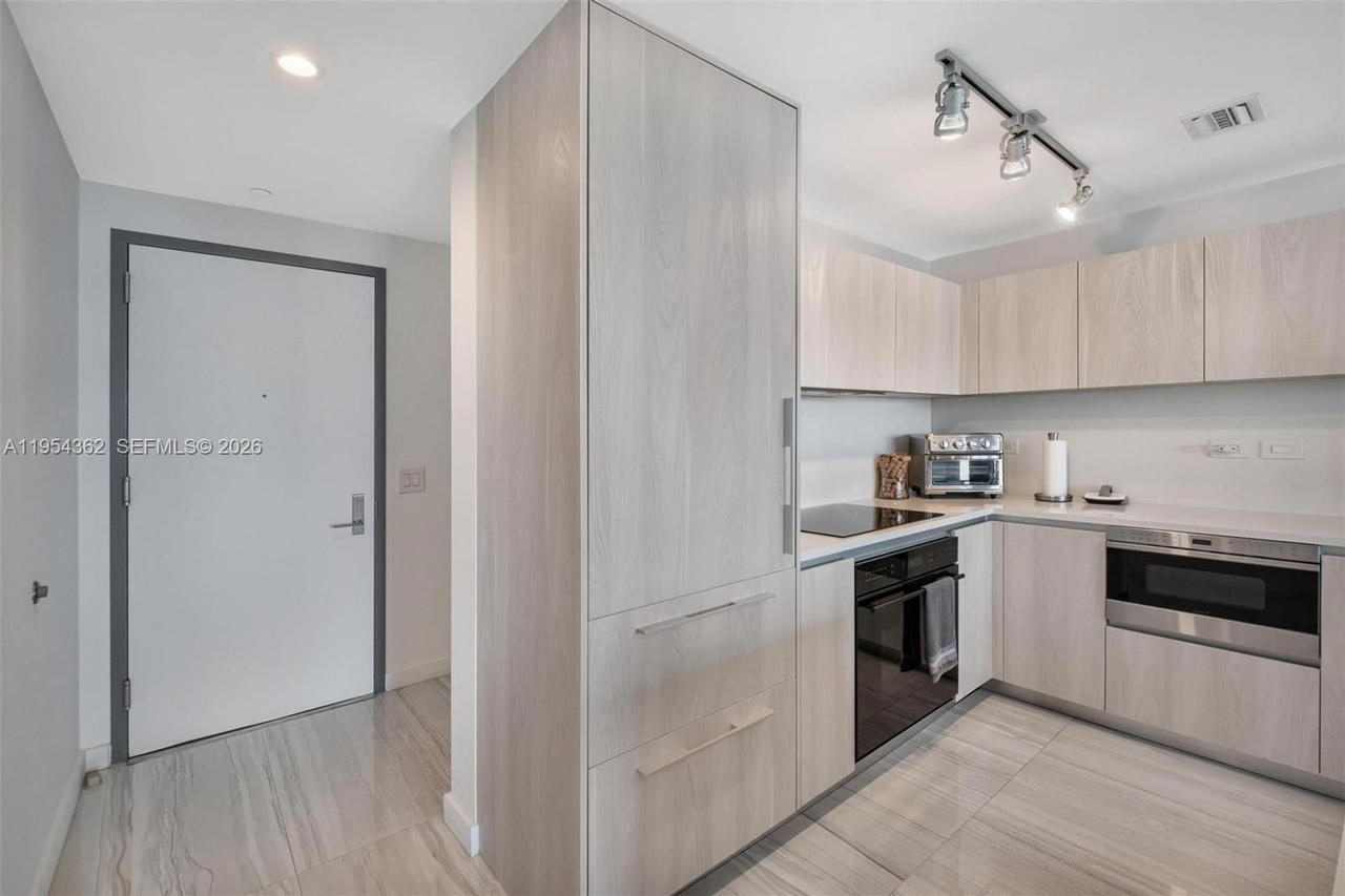 Real estate property located at 3131 7th Ave #3605, Miami-dade, One Paraiso Condo, Miami, FL