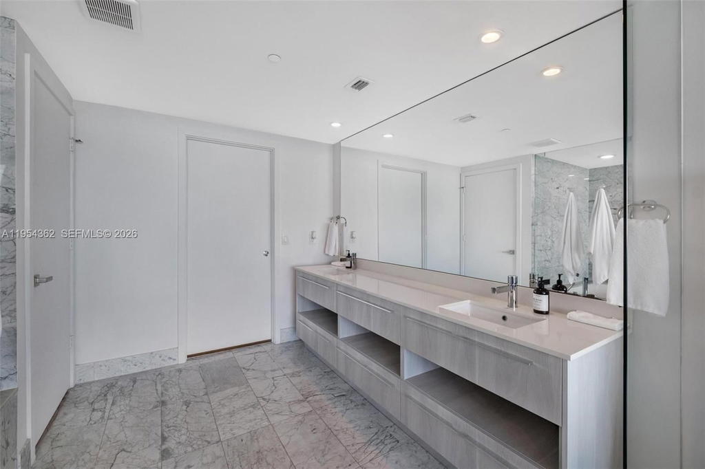Real estate property located at 3131 7th Ave #3605, Miami-dade, One Paraiso Condo, Miami, FL