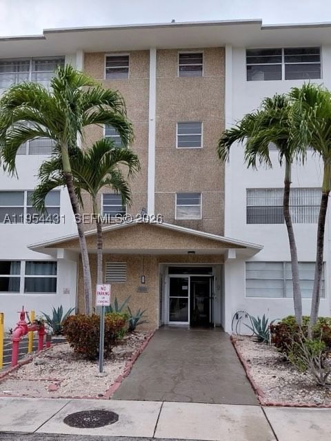 Real estate property located at 211 8th Ave #108, Broward, Turf Condo, Hallandale Beach, FL