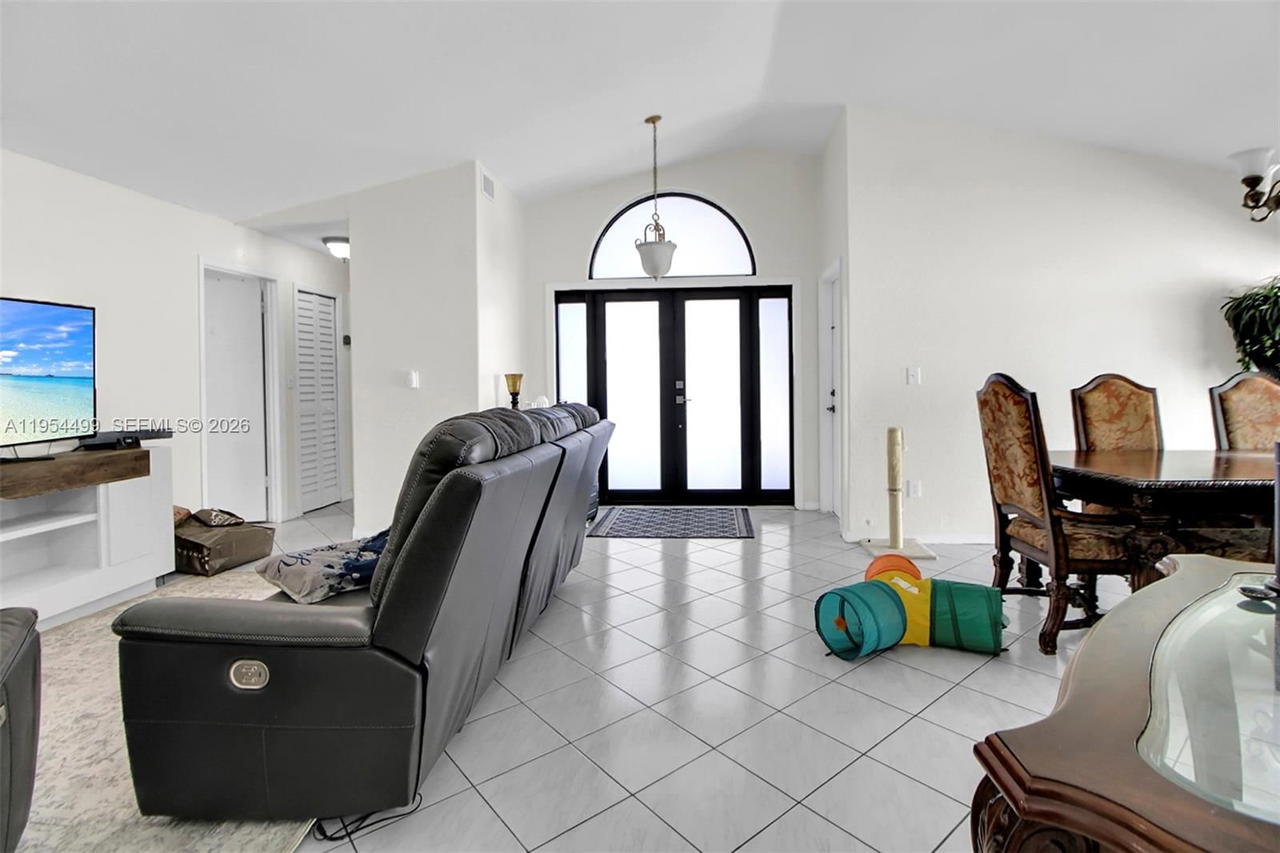 Real estate property located at 15113 91st Ct, Miami-dade, Alameda Northwest, Miami Lakes, FL