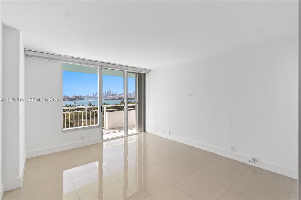 Real estate property located at 400 Pointe Dr #807, Miami-dade, South Pointe Towers Condo, Miami Beach, FL