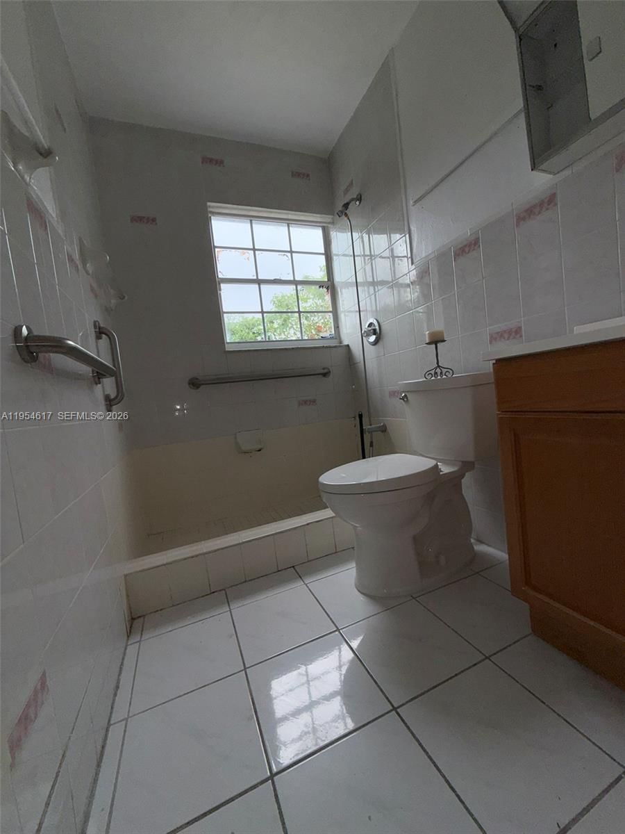 Real estate property located at 9825 54th St, Miami-dade, Tropical Estates 1st Addn, Miami, FL