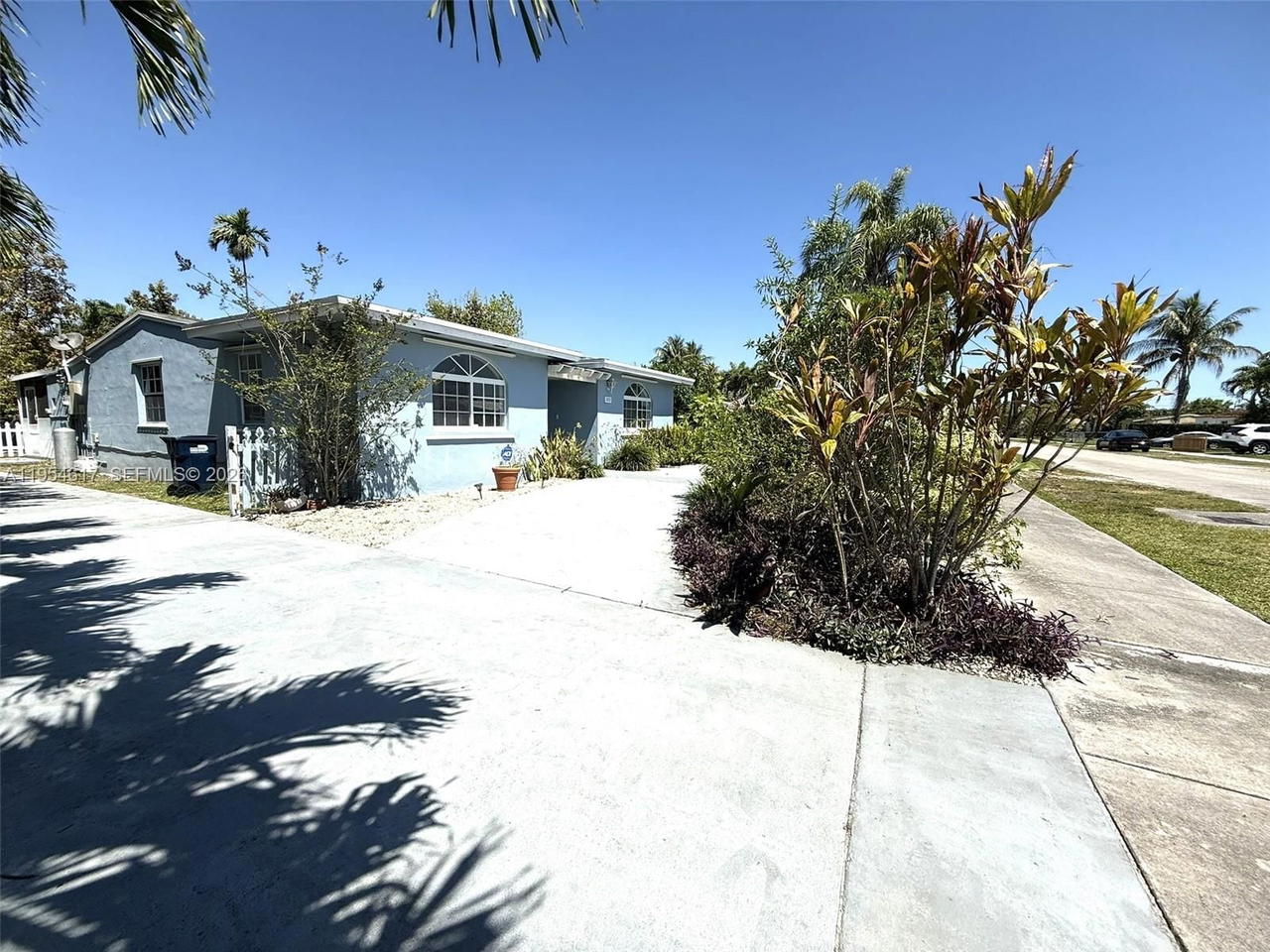 Real estate property located at 9825 54th St, Miami-dade, Tropical Estates 1st Addn, Miami, FL