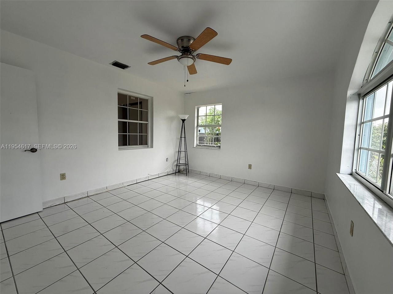 Real estate property located at 9825 54th St, Miami-dade, Tropical Estates 1st Addn, Miami, FL