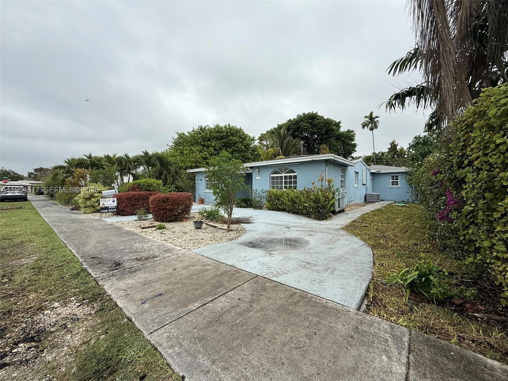 Real estate property located at 9825 54th St, Miami-dade, Tropical Estates 1st Addn, Miami, FL
