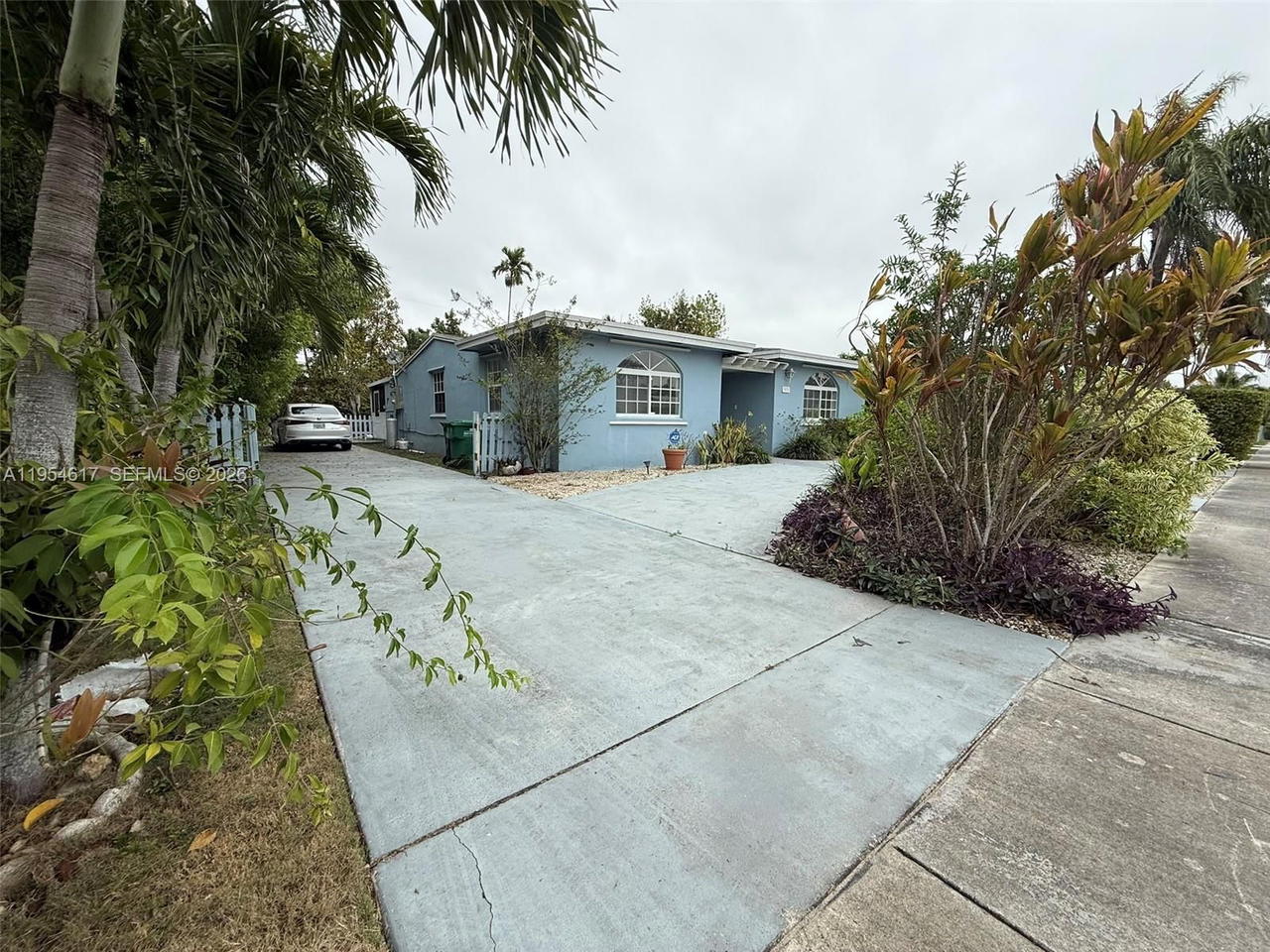 Real estate property located at 9825 54th St, Miami-dade, Tropical Estates 1st Addn, Miami, FL