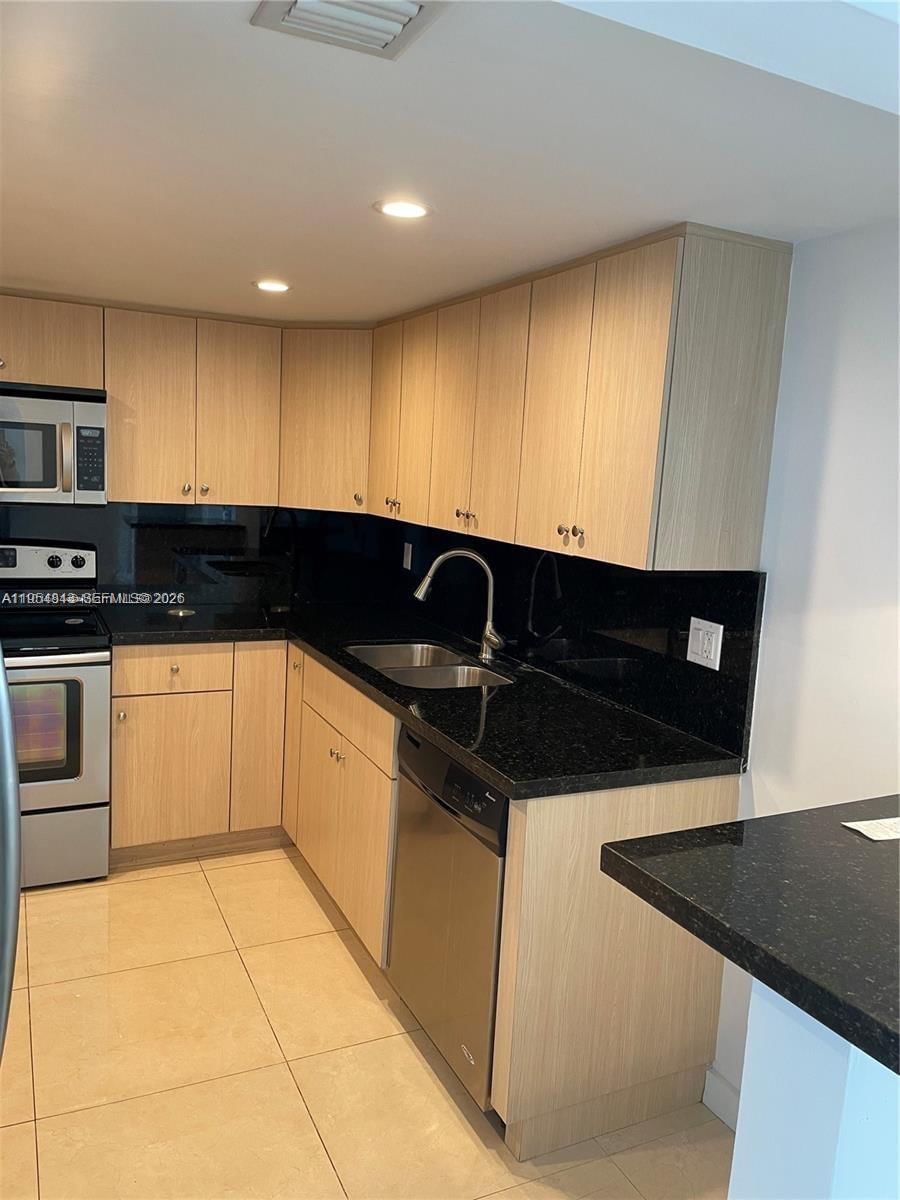 Real estate property located at 13155 Ixora Ct #901, Miami-dade, Keystone Harbor Club Cond, North Miami, FL