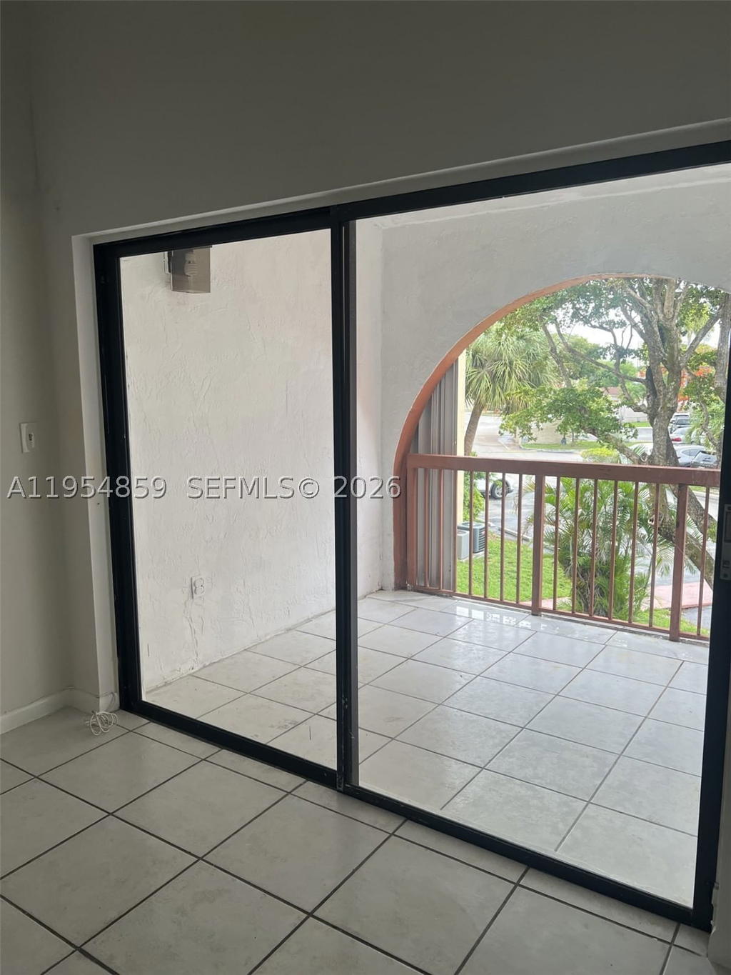 Real estate property located at 10229 9th St Cir #213-2, Miami-dade, West Fontaine Condo, Miami, FL