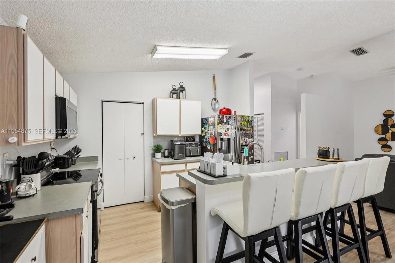 Real estate property located at 10412 23rd Ct, Broward, Centex-replat Of A Portio, Miramar, FL