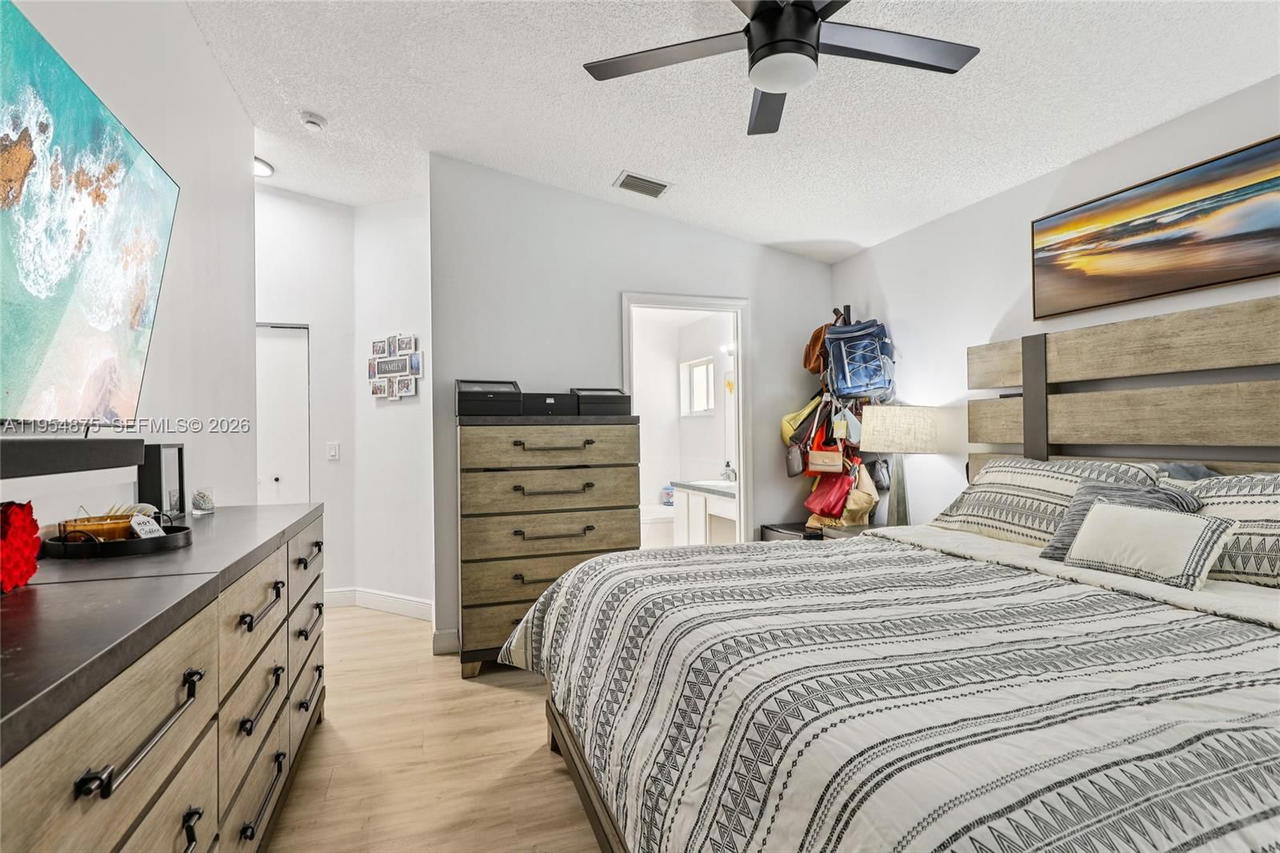 Real estate property located at 10412 23rd Ct, Broward, Centex-replat Of A Portio, Miramar, FL