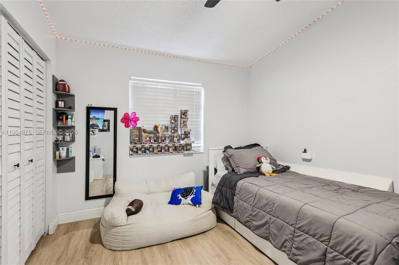 Real estate property located at 10412 23rd Ct, Broward, Centex-replat Of A Portio, Miramar, FL