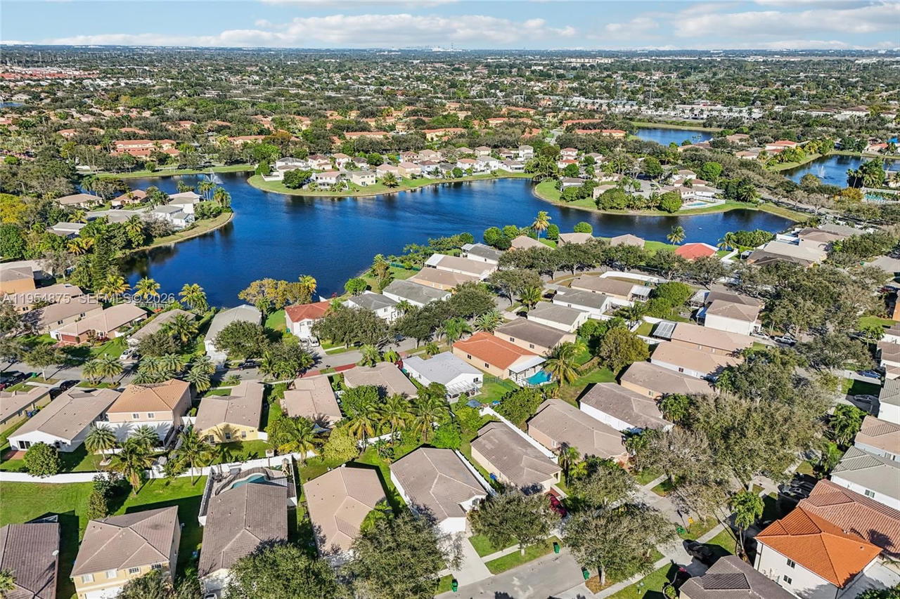 Real estate property located at 10412 23rd Ct, Broward, Centex-replat Of A Portio, Miramar, FL