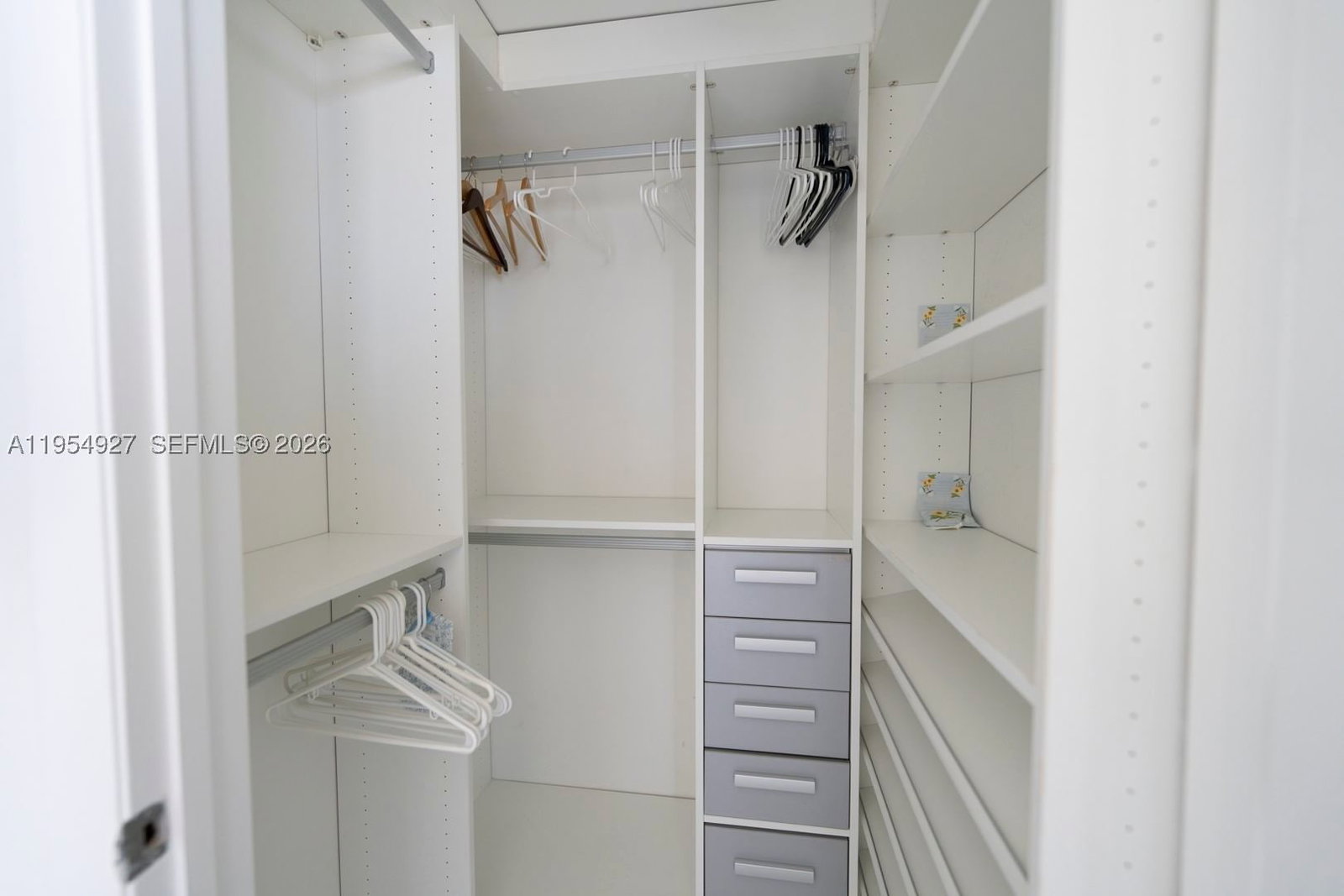 Real estate property located at 50 Biscayne Blvd #3702, Miami-dade, 50 Biscayne Condo, Miami, FL