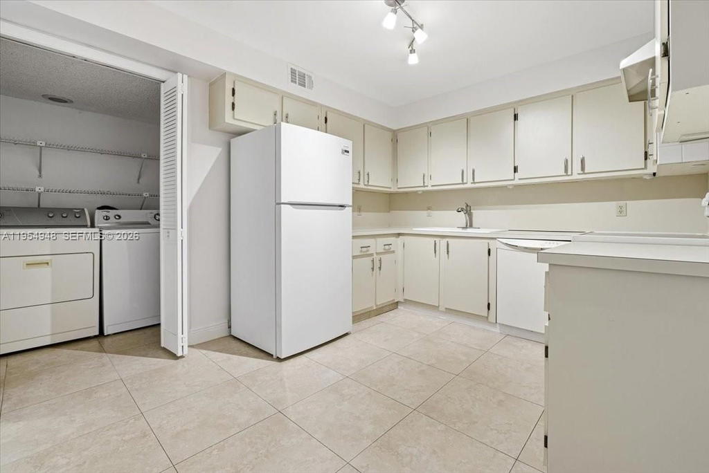 Real estate property located at 491 Racquet Club Rd #107, Broward, Bldg 130 Of Country Club, Weston, FL