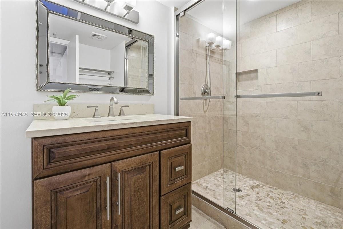 Real estate property located at 491 Racquet Club Rd #107, Broward, Bldg 130 Of Country Club, Weston, FL