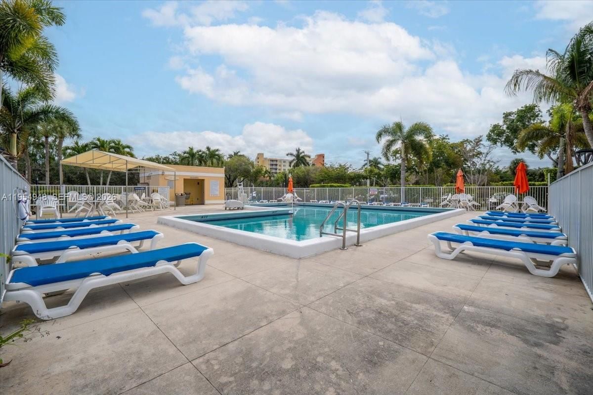 Real estate property located at 491 Racquet Club Rd #107, Broward, Bldg 130 Of Country Club, Weston, FL