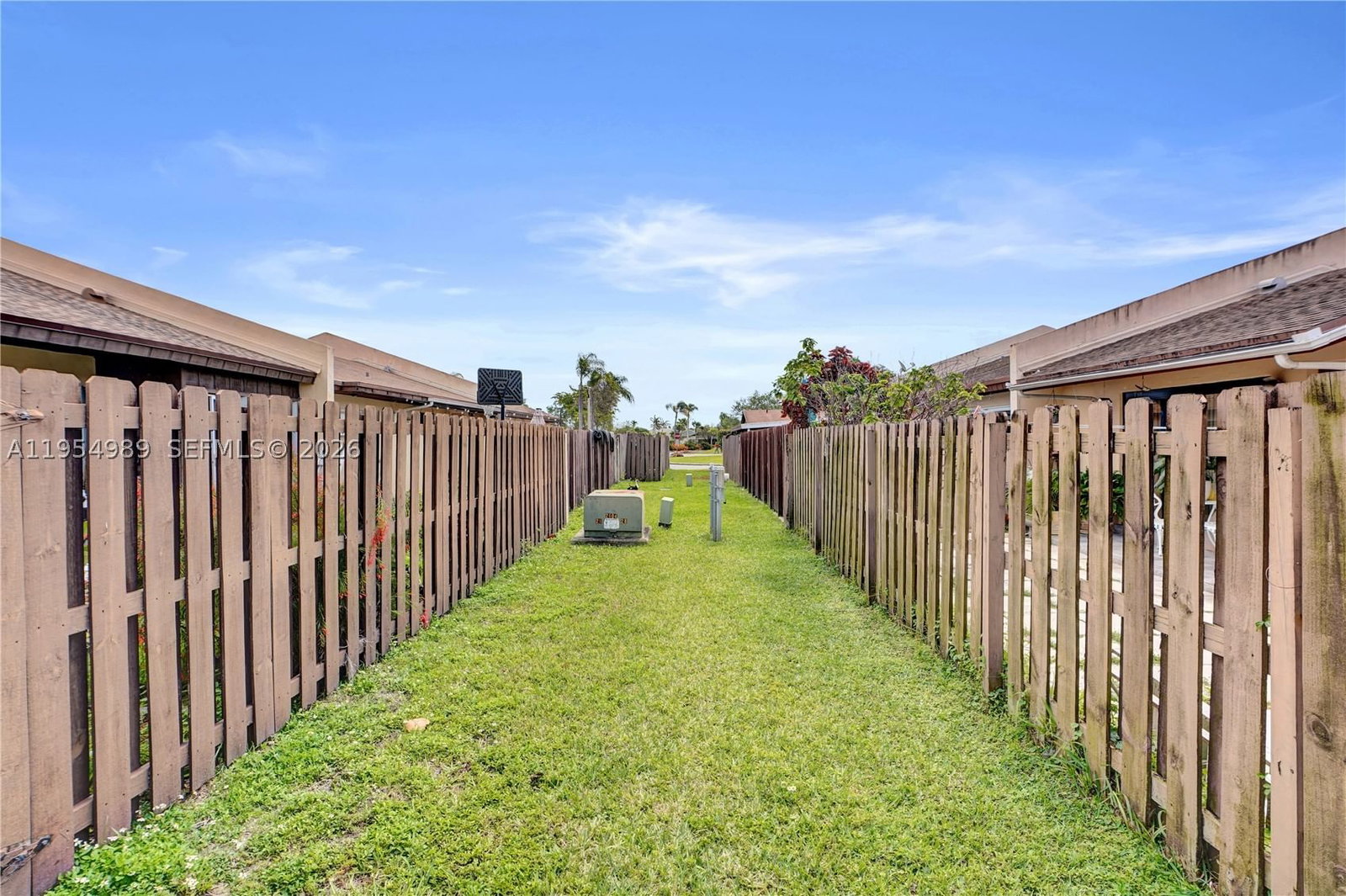 Real estate property located at 12216 110th Ln, Miami-dade, Devon-aire Villas Sec 2, Miami, FL