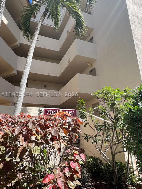 Real estate property located at 7051 Environ Blvd #332, Broward, Environ I Condo 5 And 6, Lauderhill, FL