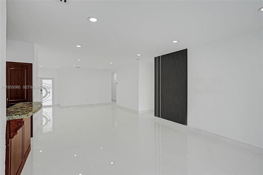 Real estate property located at 7952 198th St, Miami-dade, Spanish Lakes 2nd Addn, Hialeah, FL
