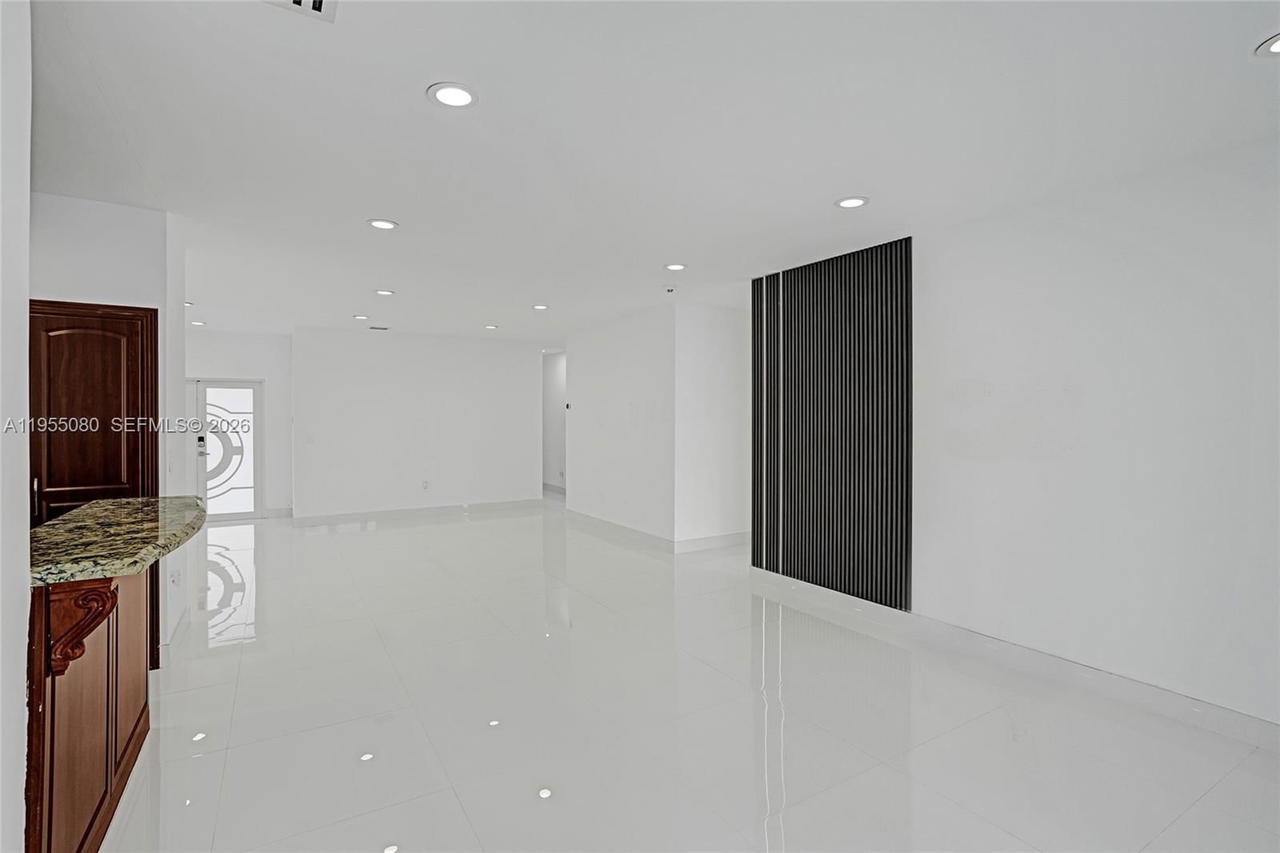 Real estate property located at 7952 198th St, Miami-dade, Spanish Lakes 2nd Addn, Hialeah, FL