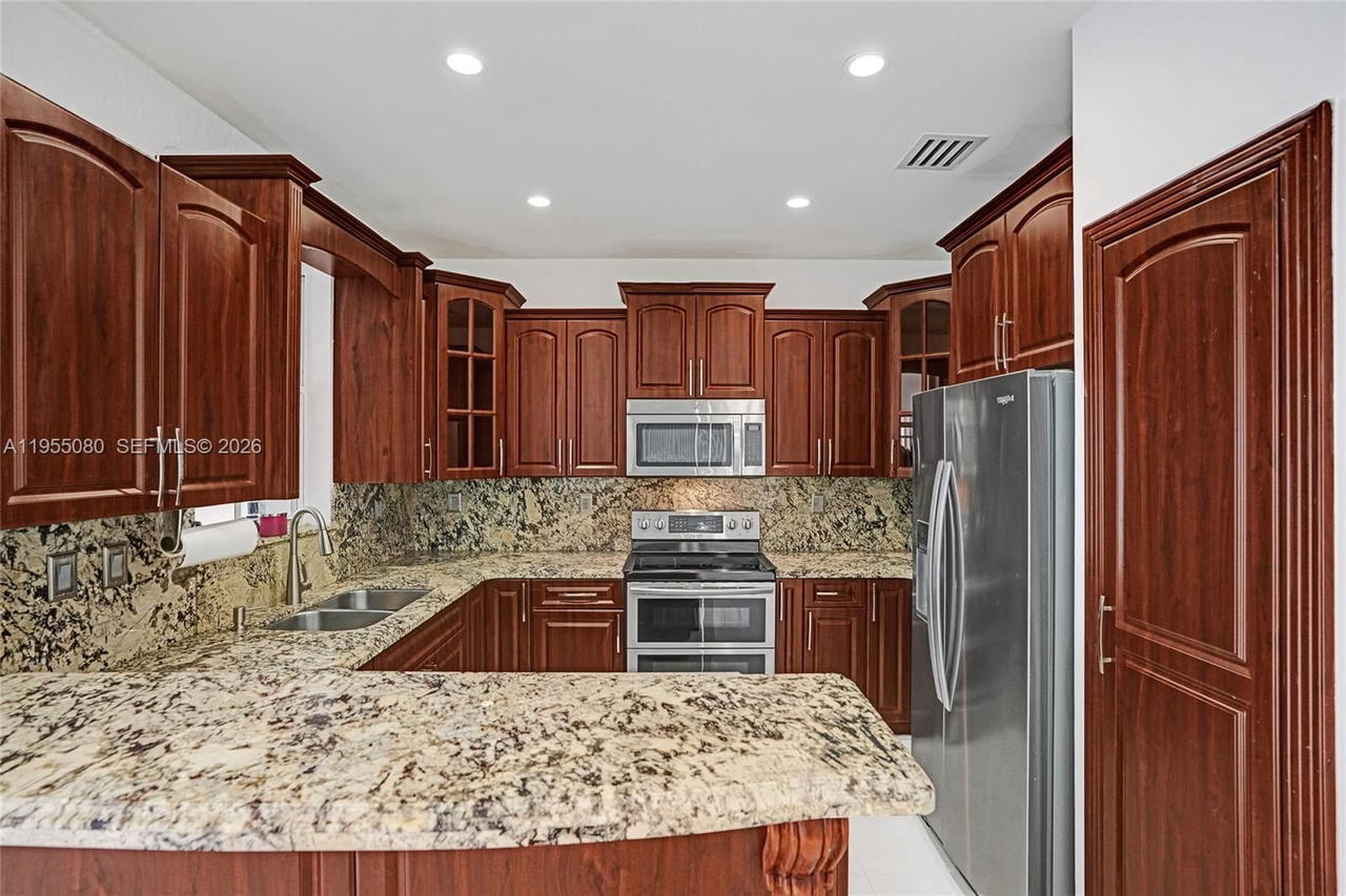 Real estate property located at 7952 198th St, Miami-dade, Spanish Lakes 2nd Addn, Hialeah, FL