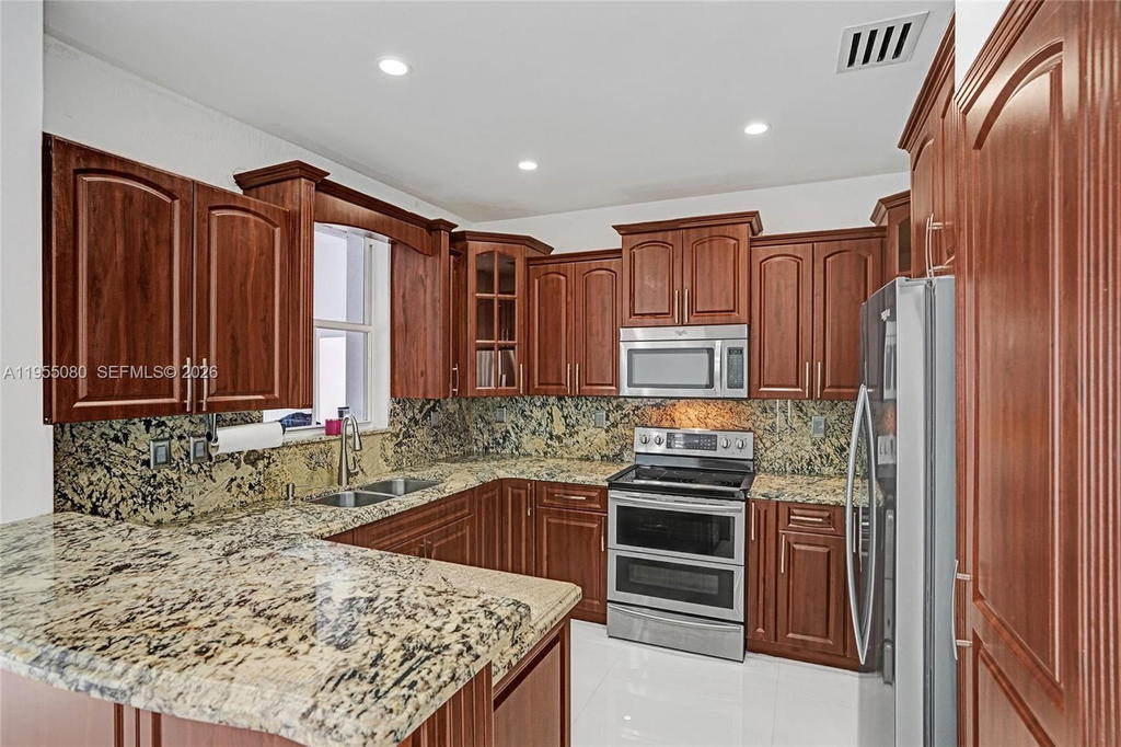 Real estate property located at 7952 198th St, Miami-dade, Spanish Lakes 2nd Addn, Hialeah, FL