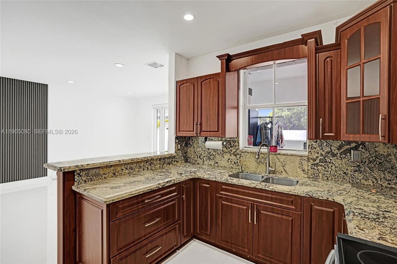 Real estate property located at 7952 198th St, Miami-dade, Spanish Lakes 2nd Addn, Hialeah, FL
