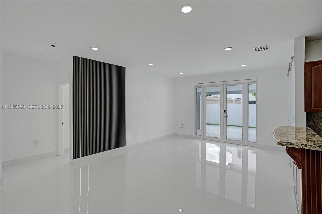 Real estate property located at 7952 198th St, Miami-dade, Spanish Lakes 2nd Addn, Hialeah, FL