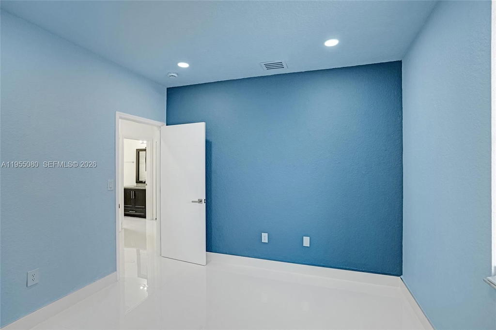 Real estate property located at 7952 198th St, Miami-dade, Spanish Lakes 2nd Addn, Hialeah, FL