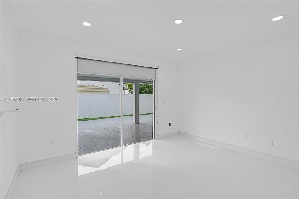 Real estate property located at 7952 198th St, Miami-dade, Spanish Lakes 2nd Addn, Hialeah, FL