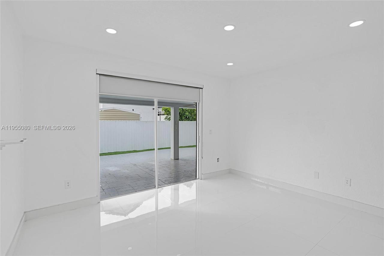 Real estate property located at 7952 198th St, Miami-dade, Spanish Lakes 2nd Addn, Hialeah, FL