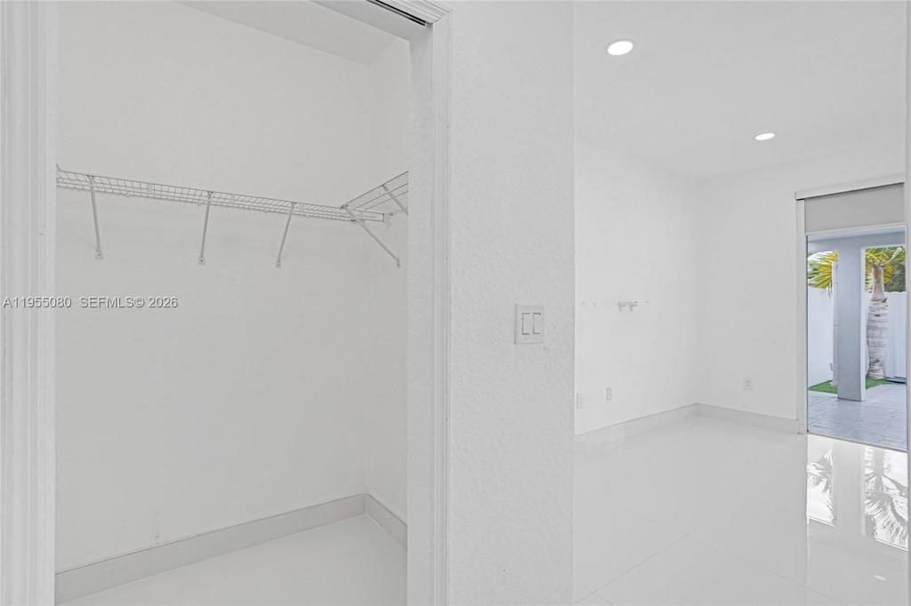 Real estate property located at 7952 198th St, Miami-dade, Spanish Lakes 2nd Addn, Hialeah, FL