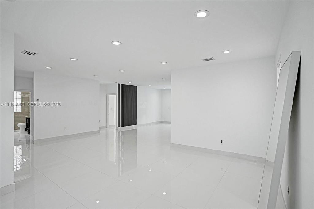 Real estate property located at 7952 198th St, Miami-dade, Spanish Lakes 2nd Addn, Hialeah, FL