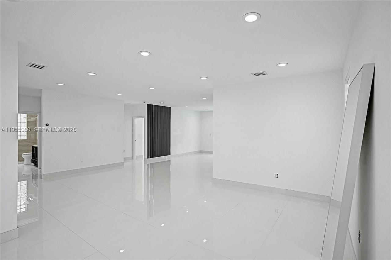 Real estate property located at 7952 198th St, Miami-dade, Spanish Lakes 2nd Addn, Hialeah, FL