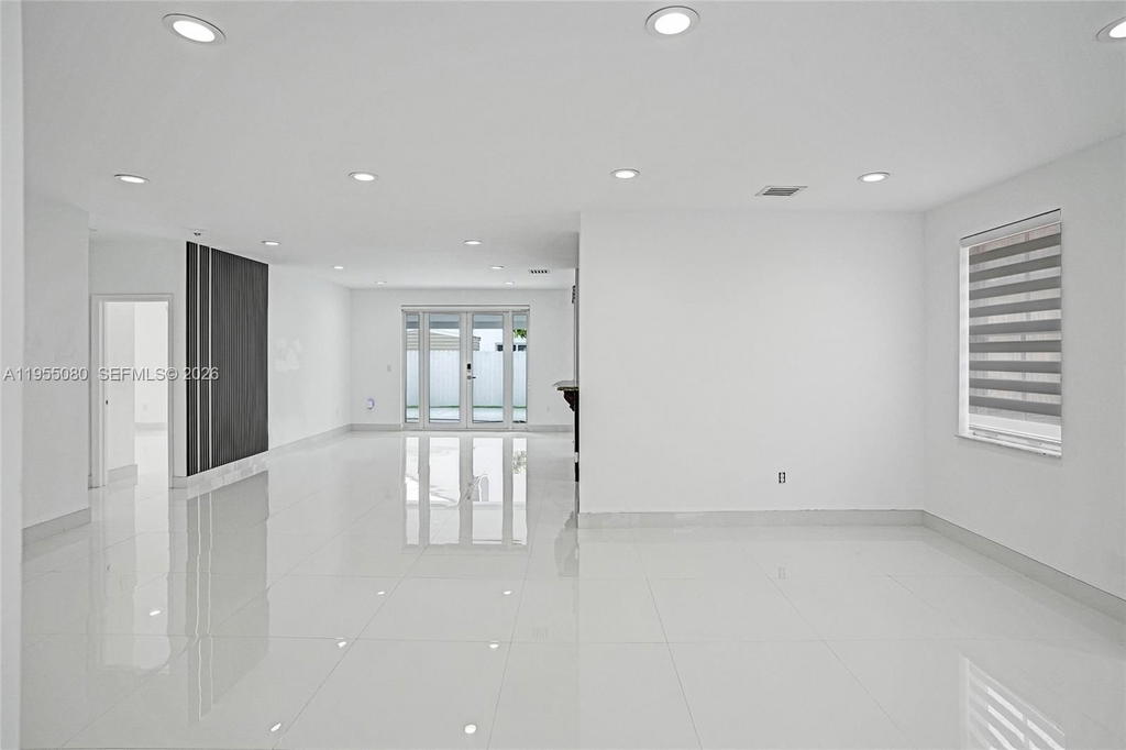 Real estate property located at 7952 198th St, Miami-dade, Spanish Lakes 2nd Addn, Hialeah, FL