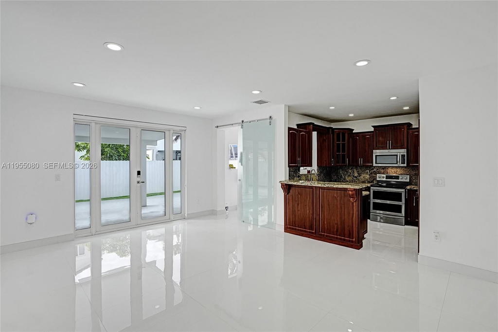Real estate property located at 7952 198th St, Miami-dade, Spanish Lakes 2nd Addn, Hialeah, FL