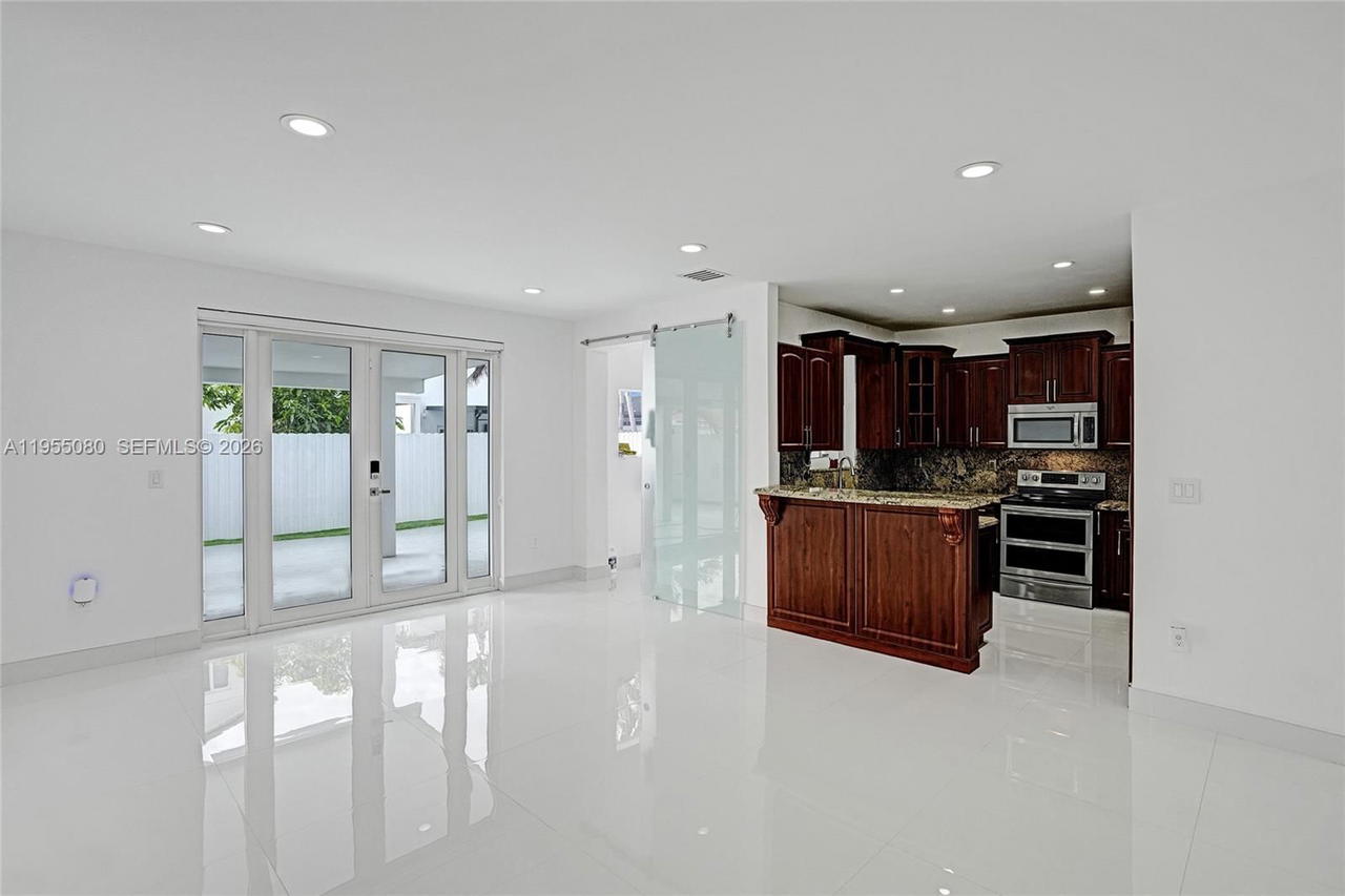 Real estate property located at 7952 198th St, Miami-dade, Spanish Lakes 2nd Addn, Hialeah, FL