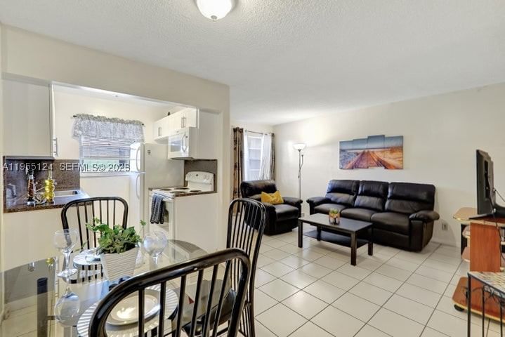Real estate property located at 2145 Pierce St #326, Broward, Warrenton House Condo, Hollywood, FL